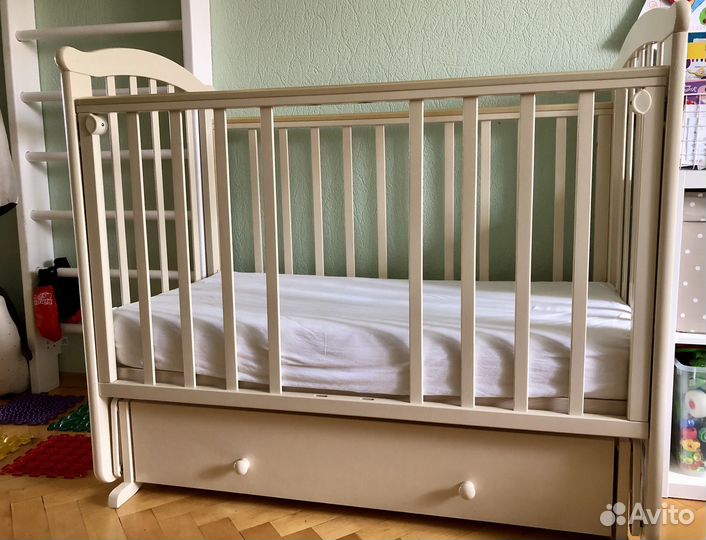 Кроватка детская с матрасом 