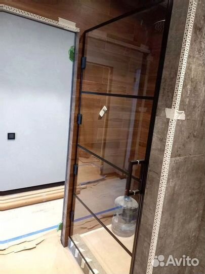 Стеклянная дверь на заказ от 3 дней