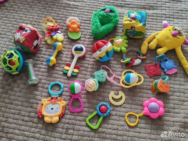 Детские игрушки для малыша пакетом