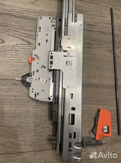 Blum Movento Blumotion Tip-On