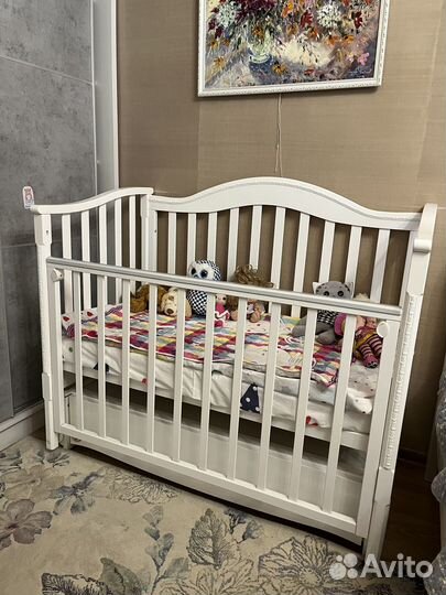 Детская кроватка с продольным маятником