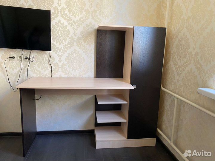 Стлол письменный со шкафом
