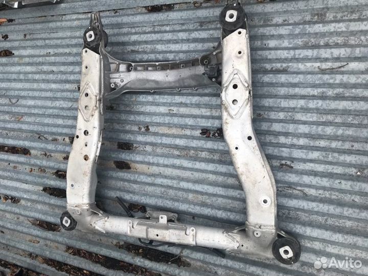 Подрамник зад. Honda Legend