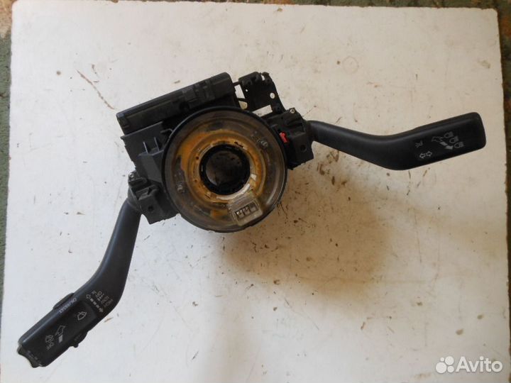 Переключатель подрулевой в сборе VW Passat (B6)