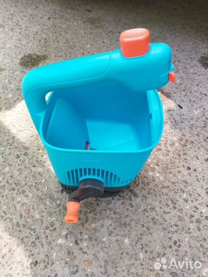 Ручной каток, сеялка и аэратор для газона