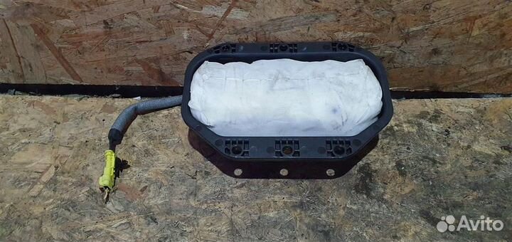 Подушка безопасности пассажира Opel Astra J GTC 2