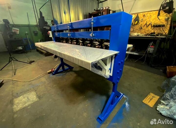 Машина для нанесения ребер жесткости