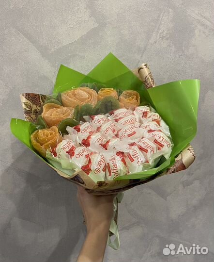 Букет из сухофруктов и Раффаэлло на 8 марта