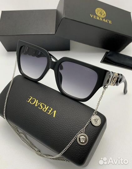 Солнцезащитные очки Versace