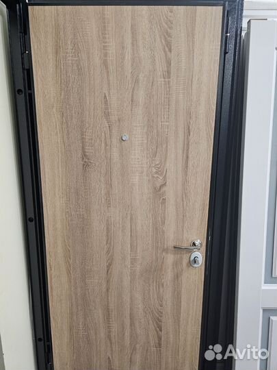 Дверь входная металлическая в наличии