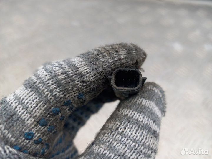 Датчик ABS задний правый Renault Sandero 1 Stepway