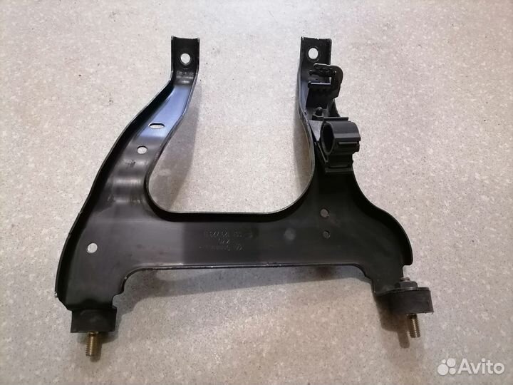 Кронштейн впускного коллектора Volkswagen Golf 5