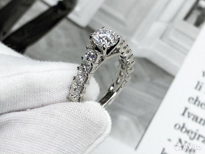 Золотое кольцо с бриллиантом 750 проба