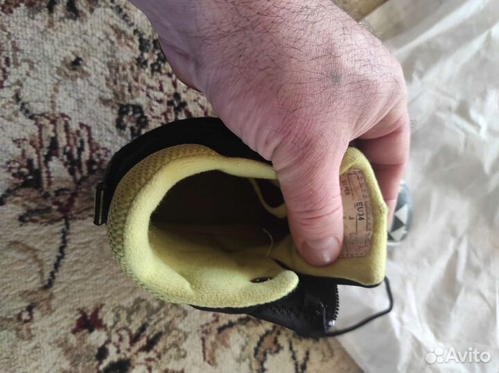 Лыжные ботинки