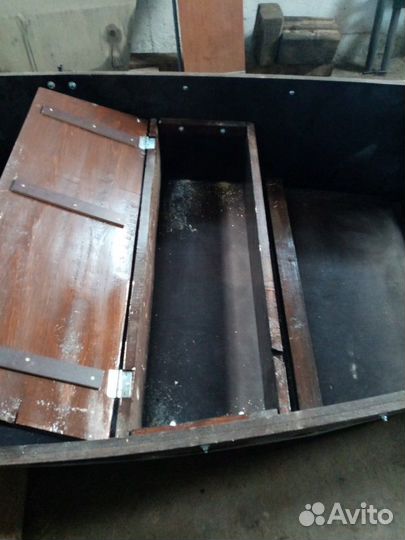 Деревянная лодка