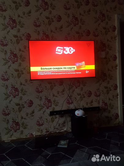 Телевизор 55 диагональ.Smart TV