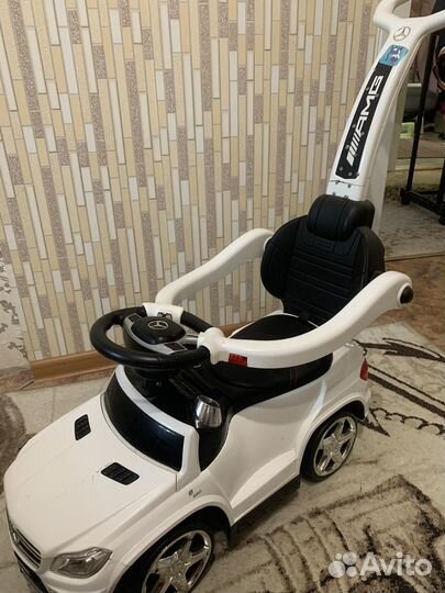 Детская машинка каталка с ручкой