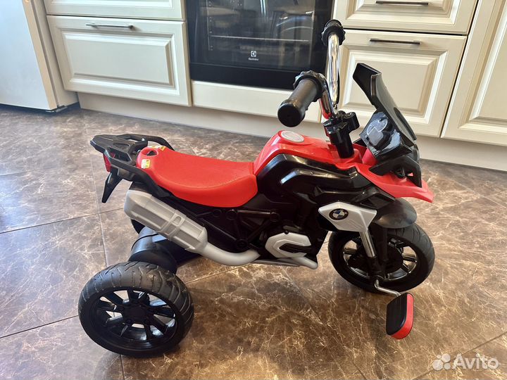 Велосипед детский трехколесный BMW