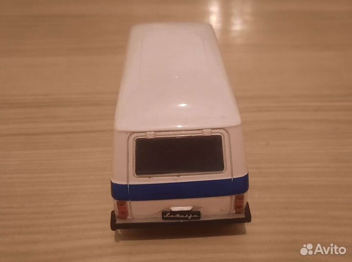 Автолегенды СССР раф-22038