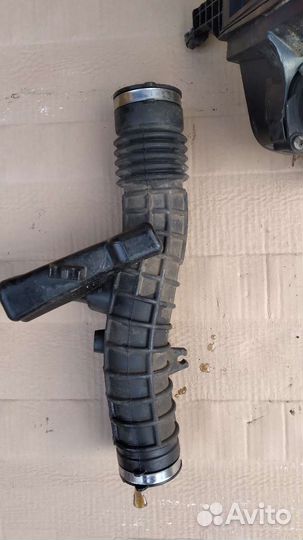 Корпус воздушного фильтра Renault Logan 2