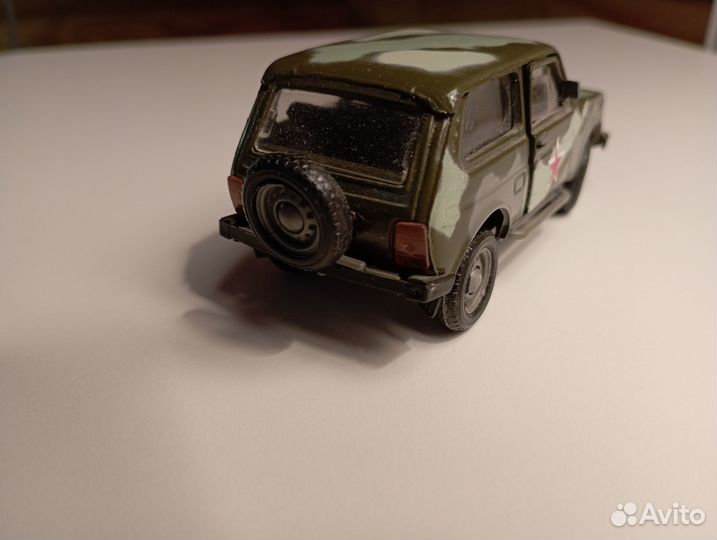 Нива 21213 армейская 1:43