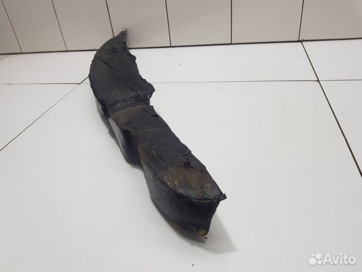 Уплотнитель переднего крыла (левого)