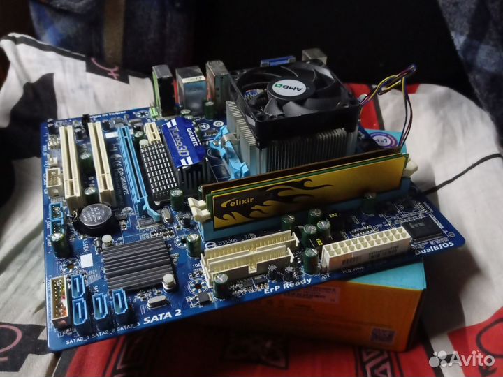 Материнская плата с процессором и памятью