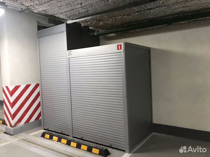 Шкаф в паркинг. Шкаф для колёс, резины