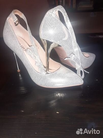 Продам красивые туфли