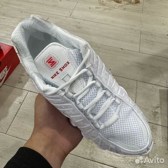 Кроссовки белые Nike Shox tl