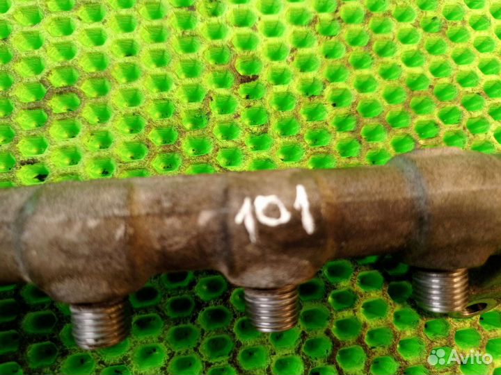 Топливная рампа Volkswagen Passat