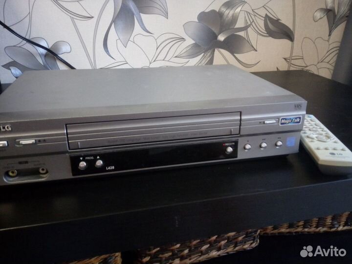 Видеомагнитофон LG