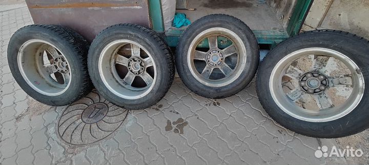 Шины Nokian на дисках 235/60/18