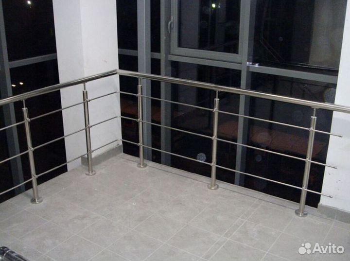 Ограждение из полированной нержавеющей стали