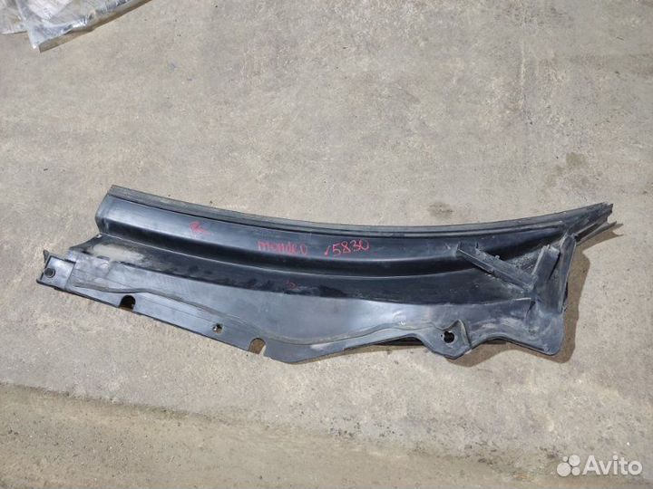 Накладка стеклоочистителя (жабо) Ford Mondeo 3