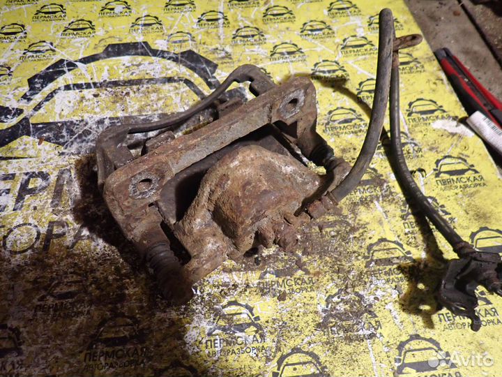 Суппорт тормозной передний левый Honda Civic 4D