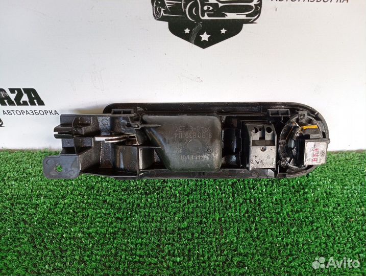 Ручка двери внутренняя задняя правая R