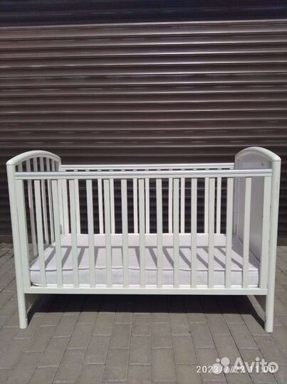 Продаю кроватку и комод