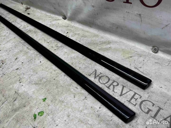 Молдинг заднего стекла Land Rover Range Rover L405