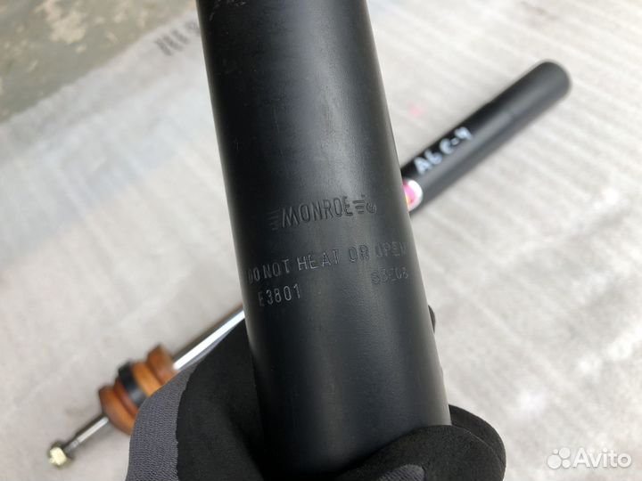 Амортизаторы передние на Audi 100 A6 C4