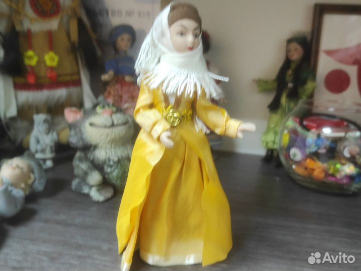 Кукла фарфоровая коллекционная