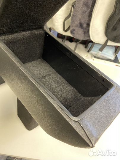 Подлокотник на Рено Дастер (в подстаканник)