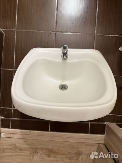 Раковина со смесителем