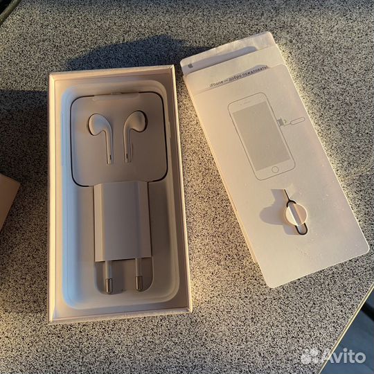 iPhone 8, 64 ГБ