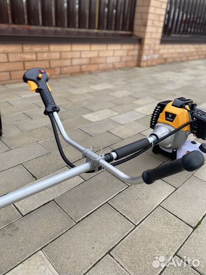 Бензокоса новая