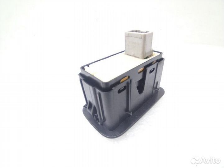 Кнопка стеклоподъемника задняя левая Lexus Rx450H