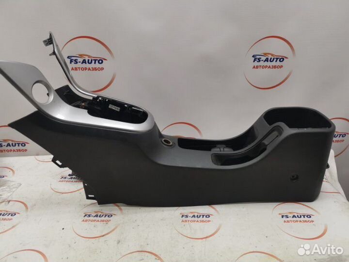 Консоль между сидений Chevrolet Cruz универсал 1.8