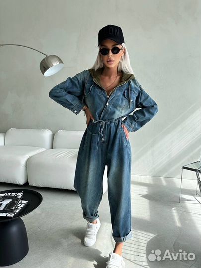 Джинсовый комбинезон