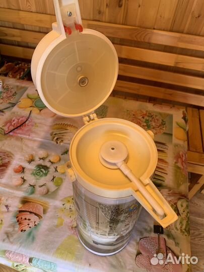 Термосы китайские с помпой (новый и б/у)