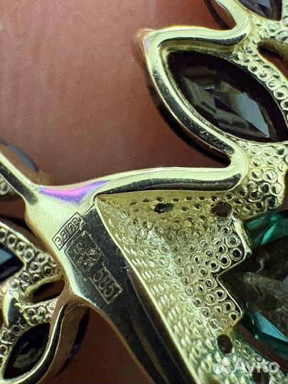 Золотая брошь